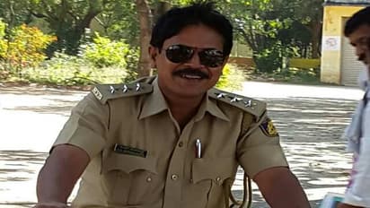 ಡಿವೈಡರ್ ಗೆ ಕಾರು ಡಿಕ್ಕಿ : ಆರ್ ಟಿ ಓ ಇನ್ಸ್ ಪೆಕ್ಟರ್  ಸ್ಥಳದಲ್ಲೇ ಸಾವು