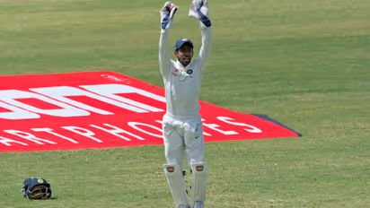 Dead end for Wriddhiman Saha, Parthiv Patel's careers? Insiders smell a rat