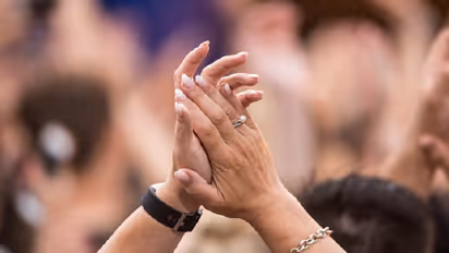 Thali Bajao: From Deepika Padukone to Akshay Kumar to Sudeep: Celebs step out to clap for coronavirus warriors