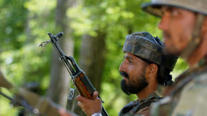 India destroys Pakistani base in reply to ceasefire violations, enemy cries for help