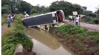 అదుపుతప్పి పంటకాలువలో బోల్తాపడిన ట్రావెల్స్ బస్సు