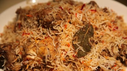 धोखा मिलने पर गर्लफ्रेंड ने बॉयफ्रेंड के किए टुकड़े, उसकी बिरयानी बनाकर कर्मचारियों को खिलाई