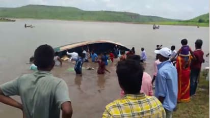 కృష్ణా నదిలో మరో పడవ ప్రమాదం
