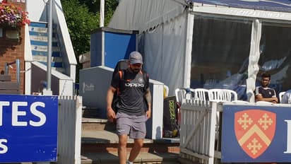 Virat Kohli Breaks Wall: பீஸ்ட் மோடில் விராட் – சேப்பாக்கம் சுவரை உடைத்து BANக்கு வார்னிங் கொடுத்த கோலி!