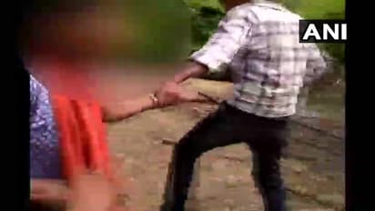 ನಡು ರಸ್ತೆಯಲ್ಲಿ ಹುಡುಗಿ ಎಳೆದಾಡಿದ್ರು! ವಿಡಿಯೋ ವೈರಲ್