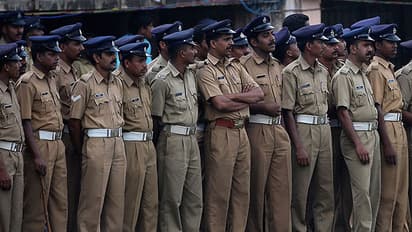 అక్రమార్కులకు సహకారం: సీఐతో పాటు ముగ్గురు కానిస్టేబుళ్ల సస్పెన్షన్