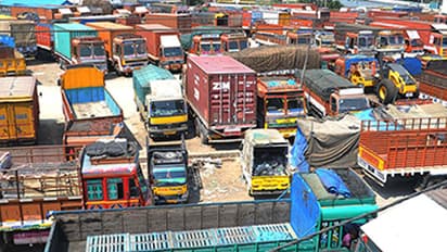 വാണിജ്യവാഹനങ്ങള്ക്ക് പ്രായപരിധി നിശ്ചയിക്കാന് ഒരുങ്ങി കേന്ദ്ര സര്ക്കാര്