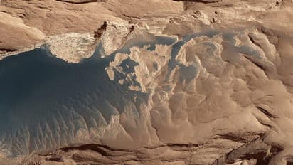 Mars Express orbiter discovers massive underground lake of liquid water; Researchers excited about ‘stunning result’