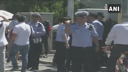 అమెరికా ఎంబసీ వద్ద భారీ పేలుడు (వీడియో)