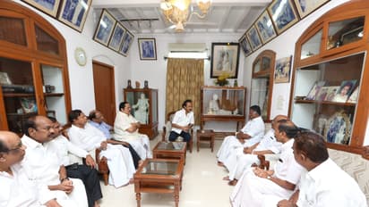 करुणानिधि की तबीयत बिगड़ी, डाक्टरों की टीम घर पर ही कर रही इलाज