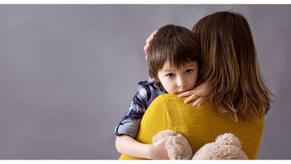 பெற்றோர்களே உங்கள் குழந்தையின் கூச்சத்தைப் போக்க சிம்பிள் டிப்ஸ் இதோ!!