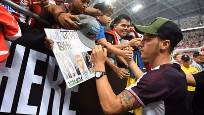 Mesut Ozil thanks Arsenal fans for their 'love' after Germany racism row