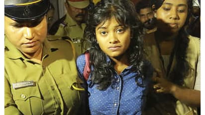 ಮೀನು ಮಾರುತ್ತಿದ್ದ ಹುಡುಗಿ ಸೋಷಿಯಲ್ ಮೀಡಿಯಾ ಸೆನ್ಸೇಶನ್ ಆಗಿದ್ದೇಕೆ..?