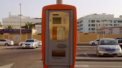 ദുബൈയിലും അബുദാബിയിലും ഷാര്‍ജയിലും നാളെ പാര്‍ക്കിങ് സൗജന്യം