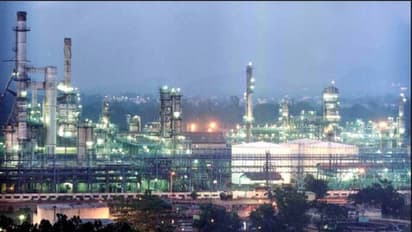 ರಿಲಯನ್ಸ್ ತ್ರೈಮಾಸಿಕ ವರದಿ: ತೈಲದಿಂದ ಬಂದಿದ್ದೆಷ್ಟು?