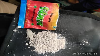 ಗುಟ್ಕಾದಲ್ಲಿ ಸತ್ತ ಕಪ್ಪೆ: ತಿನ್ಬೆಡ್ವೋ ಬೆಪ್ಪೆ!