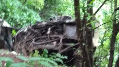 ಘಾಟಿಯಲ್ಲಿ ಉರುಳಿ ಬಿದ್ದ ಬಸ್ : 35 ಮಂದಿ ದುರ್ಮರಣ