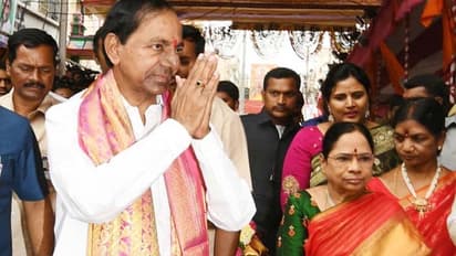 ఉజ్జయిని మహంకాళి అమ్మవారిని దర్శించుకొన్న కేసీఆర్