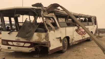 അബുദാബിയില് വാഹനങ്ങള് കൂട്ടിയിടിച്ച് മൂന്ന് മരണം; 44 പേര്ക്ക് പരിക്ക്