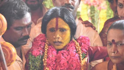 వర్షాలు కురుస్తాయి, అగ్నిప్రమాదాలు జరుగుతాయి.. : భవిష్యవాణి వినిపించిన స్వర్ణలత