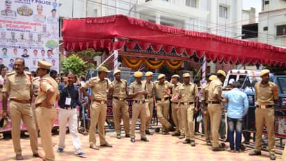 ఉజ్జయిని మహంకాళి బోనాలు... తొలి బోనం సమర్పించిన తలసాని సతీమణి