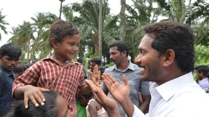 చంద్రబాబే రైలును తగులబెట్టించారు: వైఎస్ జగన్ తీవ్ర ఆరోపణ