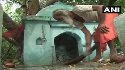 ദളിത് എംഎൽഎ യുടെ ക്ഷേത്ര സന്ദർശനം; അമ്പലം ഗംഗാജലം തളിച്ച് ശുദ്ധീകരിച്ചു