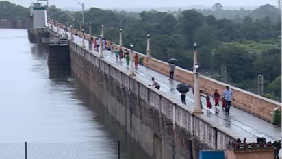 'ദാന' ചുഴലിക്കാറ്റ് ഭീഷണി കേരളത്തിലും, പാലക്കാട് ഡാമുകളുടെ ഷട്ടറുകൾ തുറന്നു, ജാഗ്രത നിർദ്ദേശം