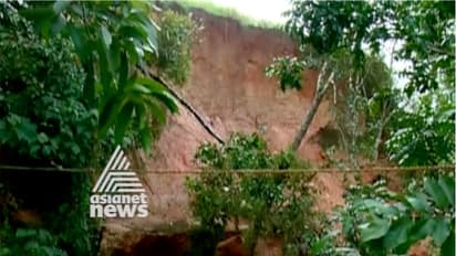 വടക്കാഞ്ചേരിക്കടുത്ത് ഉരുള്പൊട്ടല്; 16-ളം പേര് മണ്ണിനടില്