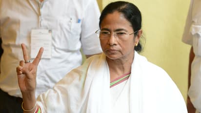 Mamata meets Advani, Kirti Azad along with opposition leaders in Parliament