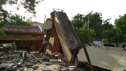 ఇద్దరు చిన్నారులు మృతి: స్కూల్ సీజ్, జీహెచ్ఎంసీ నోటీసులు