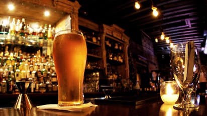 మందుబాబులకు హైదరాబాద్ పోలీసుల ‘‘గంట’’ బోనస్