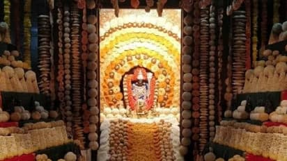 ಚಾಮುಂಡೇಶ್ವರಿಗೆ ತಿಂಡಿ ಅಲಂಕಾರ...