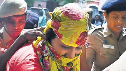 பெண்களுக்கு மது விருந்து... மாணவிகளை உல்லாசத்துக்கு தள்ளிய இளம் பெண் சரண்டர்! ஹாஸ்டல் ஓனர் மரணம்!