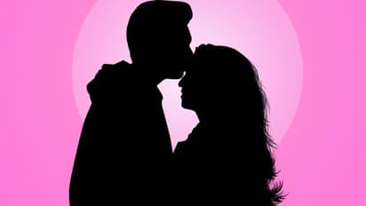 సీనియర్ నటితో యంగ్ హీరో ఎఫైర్.. సపోర్ట్ కోసమేనా..?