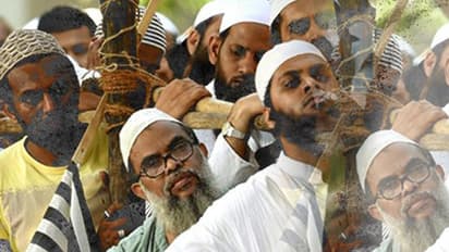 ఓట్ల కోసం బంగ్లా నుండి ముస్లిం వలసలపై నోరెత్తని కాంగ్రెస్: రిపోర్ట్