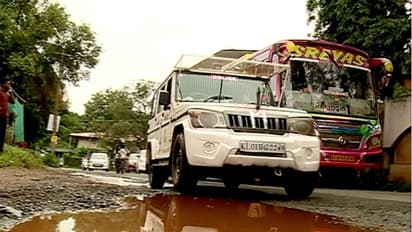 പ്രതിശ്രുതവരന് ഗട്ടറില് 'വീണു', രക്ഷകരായത് മോട്ടോര് വാഹനവകുപ്പ്!