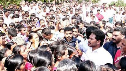 జగన్ను వెంటాడుతున్న కాపులు.. పాదయాత్రకు నిరసన సెగ