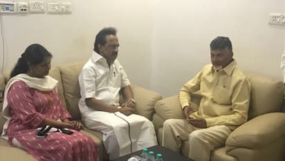చెన్నైకి చేరుకున్న చంద్రబాబు, డీఎంకే అధినేత కరుణానిధికి పరామర్శ