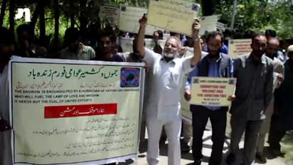 कश्मीर मांगे आतंक और अलगाववाद से आजादी, सड़कों पर उतरे लोग