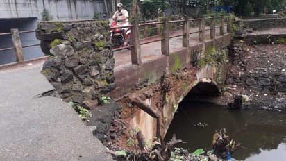 നൂറ് വര്ഷത്തിലേറെ പഴക്കമുള്ള പാലം അപകടാവസ്ഥയില്