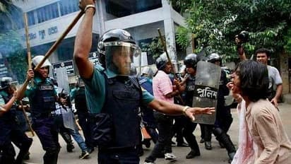 ಬಾಂಗ್ಲಾ ಪ್ರಧಾನಿ ರಾಜೀನಾಮೆ ಆಗ್ರಹಿಸಿ ವಿಪಕ್ಷದ ಬೃಹತ್ ಪ್ರತಿಭಟನೆ, ಹಿಂಸಾಚಾರಕ್ಕೆ ತಿರುಗಿದ ರ್ಯಾಲಿ!