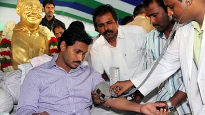 జగన్‌కు అస్వస్థత.. పాదయాత్ర మధ్యలోనే వచ్చేసిన వైసీపీ చీఫ్