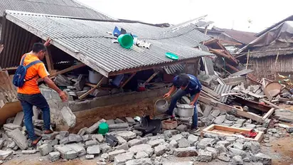 Indonesia earthquake: Death toll rises to 98, rescuers search for survivors