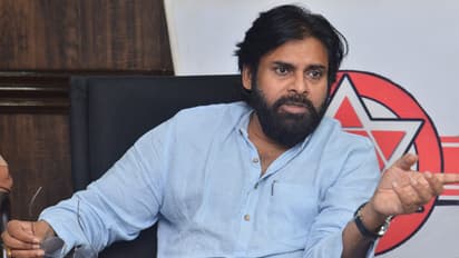 మాజీలకు పవన్ వల:చిక్కుకున్న ఆ నలుగురు