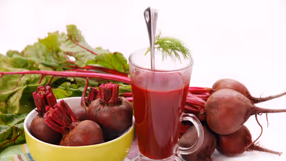 Here's why you should consume a glass of beetroot and carrot juice every day