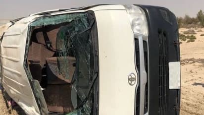 Anantapur: తిరుపతికి వెళ్లివస్తున్న బస్సు బోల్తా.... ముగ్గురు మృతి, 10మందికి గాయాలు