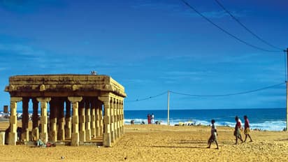 തിരുവനന്തപുരം ജില്ലയിലെ എല്ലാ ബീച്ചുകളിലേക്കുമുള്ള പ്രവേശനം നിരോധിച്ചു