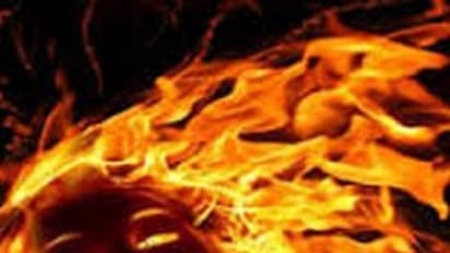 బంజారాహిల్స్ పోలీస్ స్టేషన్ ఎదుటే వ్యక్తి ఆత్మహత్యాయత్నం