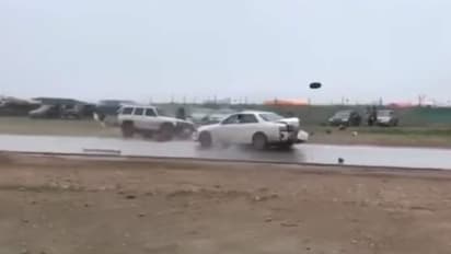 നടുറോഡില് അഭ്യാസം, അപകടമുണ്ടായപ്പോള് മുങ്ങി; ഒമാനില് രണ്ട് ഡ്രൈവര്മാര് അറസ്റ്റില്